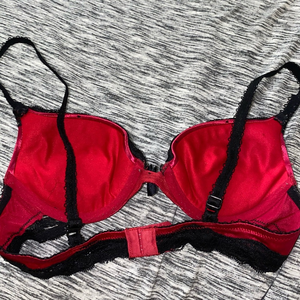 Red silk padded bra with lace